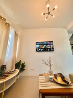 4 Bedrooms House - 3 minutes away from Airport - 8