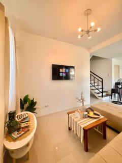 4 Bedrooms House - 3 minutes away from Airport - 7