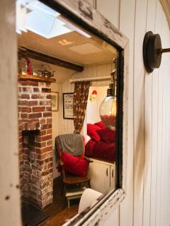 Y Golchdy, romantic cottage style cabin, spa hot tub, Mountain Views, dog friendly - 6
