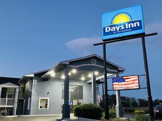 Days Inn by Wyndham Camden AR - 7
