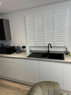 Apartment - Sleeps 2 - Parking - Garden - SeaSide - 3