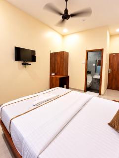 Hotel Pride Inn Near International Airport Mumbai T2 - 9