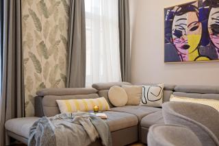 Elite Downtown Retreat for Families & Friends - 4