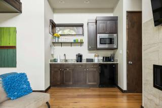 Charming Lake Getaway with Loft - Pickleball & BBQ - Edgewater Beach - 8