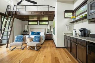 Charming Lake Getaway with Loft - Pickleball & BBQ - Edgewater Beach - 3