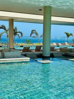 Luxury Sky Retreat Rooftop and Ocean View - 6