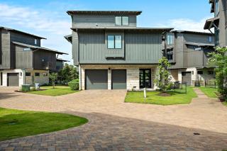Luxe 3-Story Retreat - Pickleball - Firepit - BBQ - 6