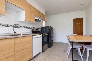 AMAZING 3 BEDROOMs IN MONTREAL - 4