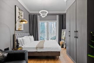 Luxury Studio Lake View 2 Min to Metro JLT - 8