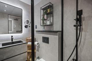 Luxury Studio Lake View 2 Min to Metro JLT - 7