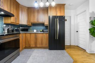 The Extravagant Minimalist 3 - 4