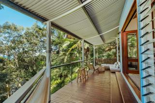 Reinwood Retreat - A home Nestled in the Treetops of a Rainforest - 6