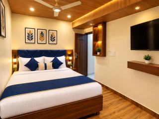 Deluxe Inn - Near Kokilaben Dhirubhai Ambani Hospital - 3