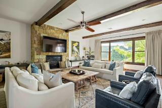 Lake Travis Luxe Villa - 4BR - Pickleball - BBQ - 0