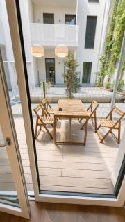 Deluxe Apartment with Garden Terrace - 2