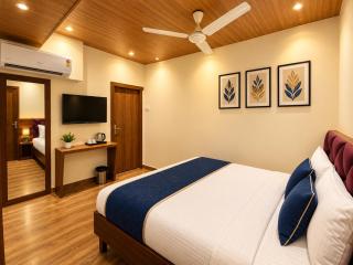 Deluxe Inn - Near Kokilaben Dhirubhai Ambani Hospital - 2