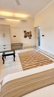 Shree Rajneesh Ashram - 1