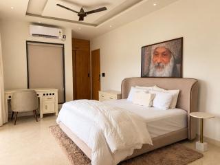 Shree Rajneesh Ashram - 7