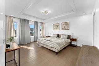 Modern Luxurious Stay - 5