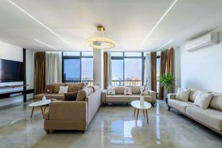 Nile View Residence with 65 inch Smart TV and 3 Bathrooms - 0