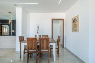 Nile View Residence with 65 inch Smart TV and 3 Bathrooms - 3