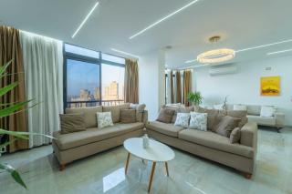 Nile View Residence with 65 inch Smart TV and 3 Bathrooms - 2