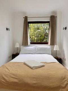 2-Bed West End Flat with En-Suite Near Glasgow Uni - 8