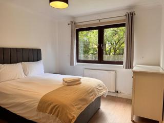 2-Bed West End Flat with En-Suite Near Glasgow Uni - 1