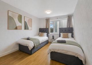 Free Parking - 3 Bedrooms - Sleeps 7 - Great Location - 0