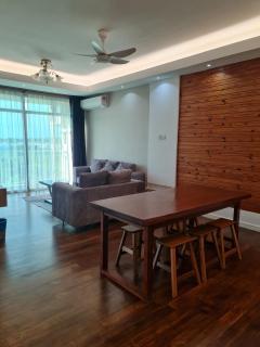 Lucky 7 Homestay - Utama Court - 3