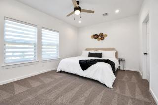 Grand Luxé Retreat - Lavish Abode - Gated - By Medical Center & NRG - Houston - 2