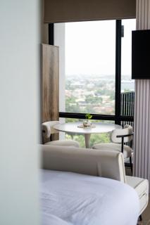 Corner Balcony Stay at The Highline Cebu - 3