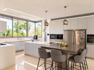 The Grand Estate Herzliya Luxury 7BR Pool Villa - 5