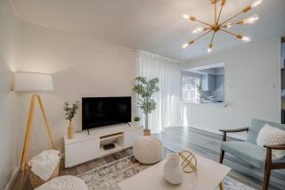 Stunning 4BR 2BA Hot Tub Cozy Holiday Home in Plano - 8