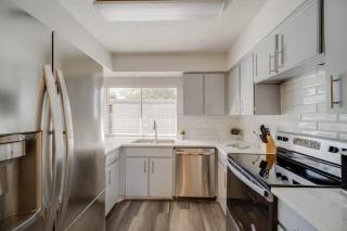 Stunning 4BR 2BA Hot Tub Cozy Holiday Home in Plano - 5