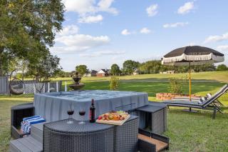 Golf-Side Luxe Escape Sleeps 13 Hot Tub & Theater - 9