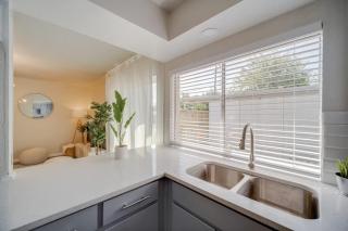 Stunning 4BR 2BA Hot Tub Cozy Holiday Home in Plano - 1
