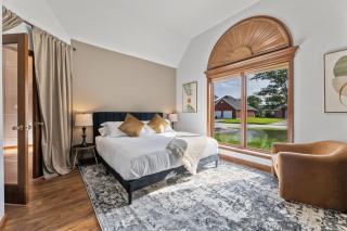 Golf-Side Luxe Escape Sleeps 13 Hot Tub & Theater - 6