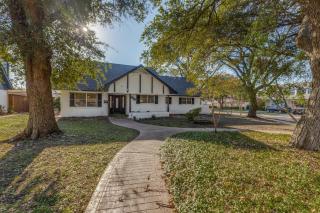 Stunning 5BR 2BA Holiday Home with Private Pool and Cinema - Dallas - 5