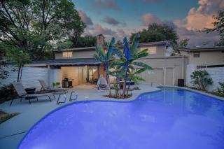 Stunning 5BR 2BA Holiday Home with Private Pool and Cinema - Dallas - 3