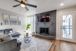 Stunning 5BR 2BA Holiday Home with Private Pool and Cinema - Dallas - 1