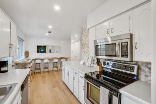 Holiday 4BR 2BA Home with Pool, Hot Tub, Fire Pit - Irving - 6