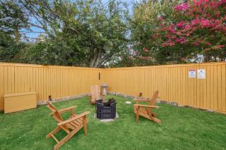 Holiday 4BR 2BA Home with Pool, Hot Tub, Fire Pit - Irving - 2