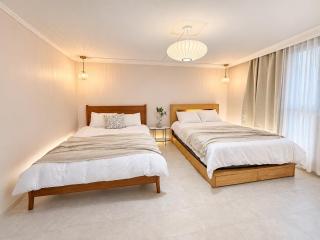 Cozy 2BR in Gangnam Near Eonju Station Up to 6 Guests - 0