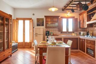 Charming House in Decollatura with Jacuzzi - 3