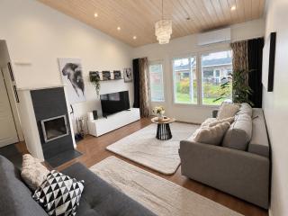 Helmi Villa, ilmainen pysäköinti autokatoksessa, Wi-Fi, sauna, oma etu- ja takapiha, esteetön pääsy, huippu sijainti Vuokatissa, vuodepaikat 4-6 henkilölle - 8