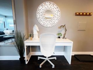 Chic Stay in Wortley – Walk to Downtown & Parks - 3