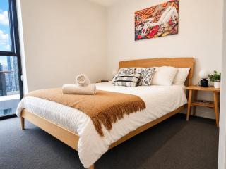 High Rise Unit in front of Crown with Free Parking - 9