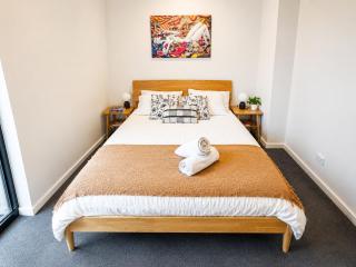 High Rise Unit in front of Crown with Free Parking - 2