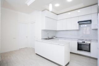 Stylish City Center Retreat Near Republic Square - Erevan - 9